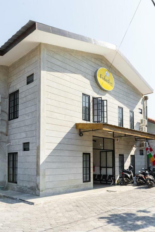 Fybed Aparthotel Semarang Buitenkant foto
