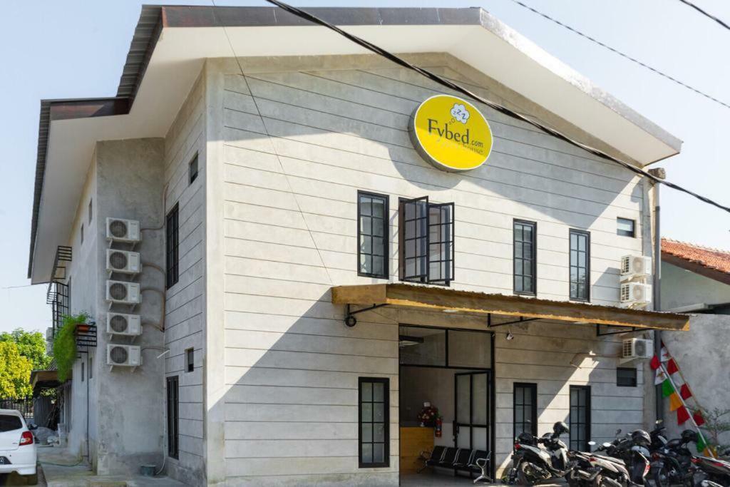 Fybed Aparthotel Semarang Buitenkant foto