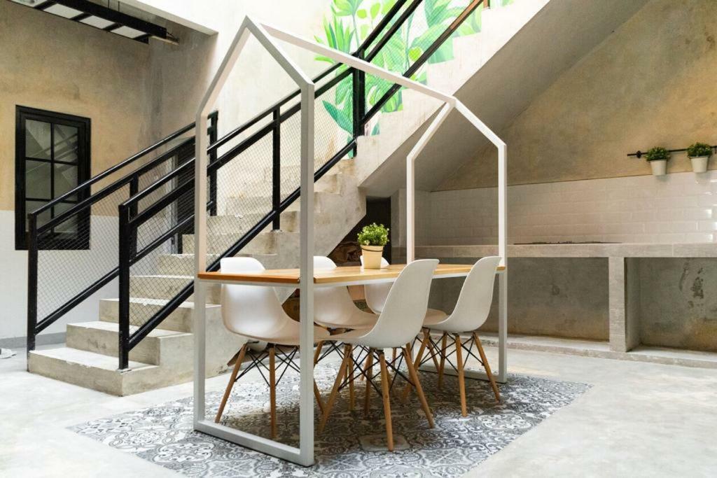 Fybed Aparthotel Semarang Buitenkant foto